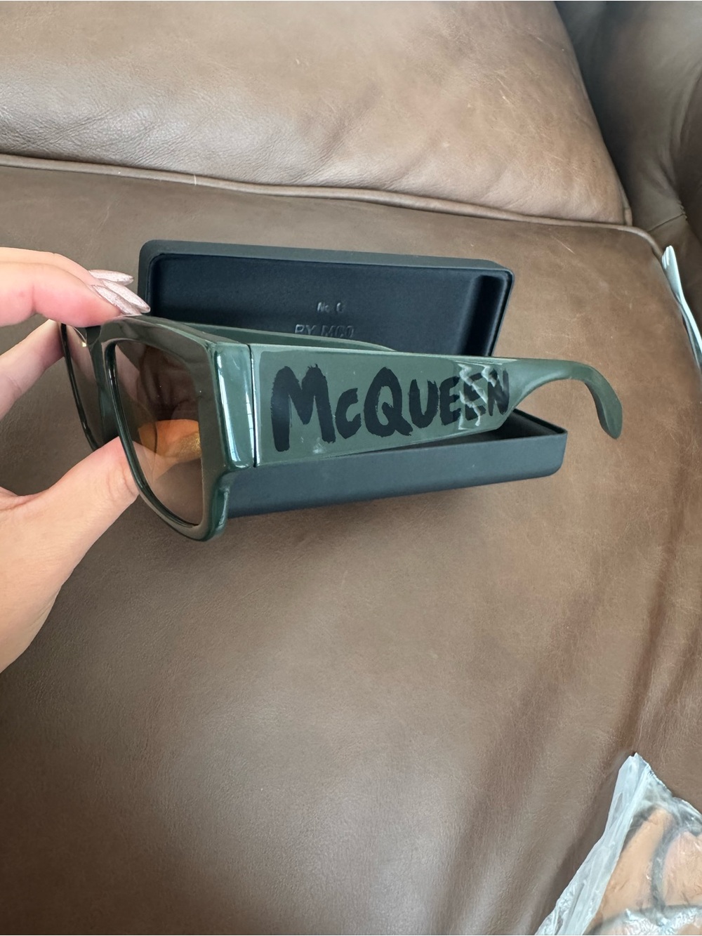 Alexander McQueen Green Unisex Sunglasses - Picture 2 of 4